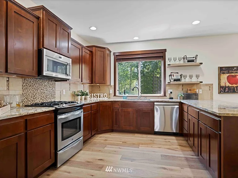 412 171st St SE — Photo 2