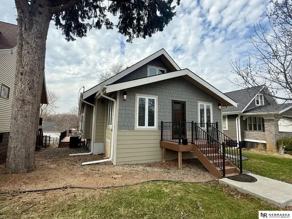 3064 S 33rd St, Omaha, NE 68105