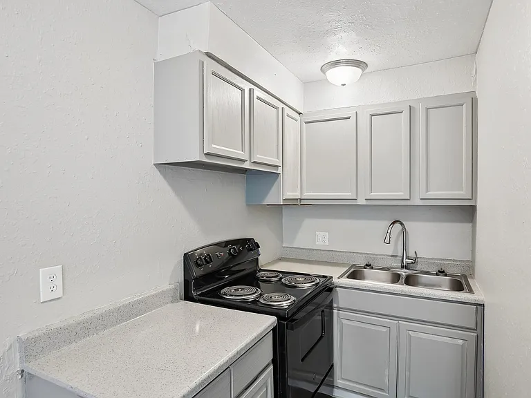 Pleasant Grove Apartments — Photo 30