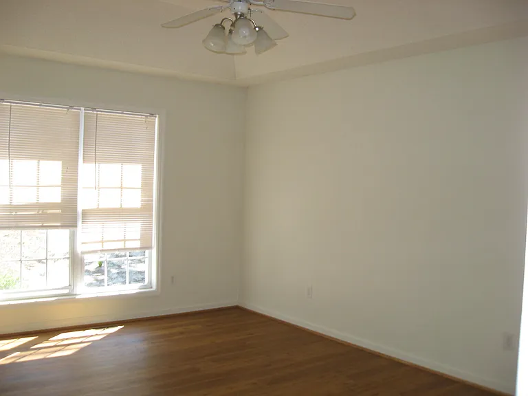 140 Lake View Dr E — Photo 6