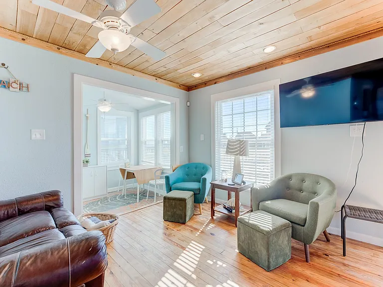 4211 Surf Dr — Photo 17