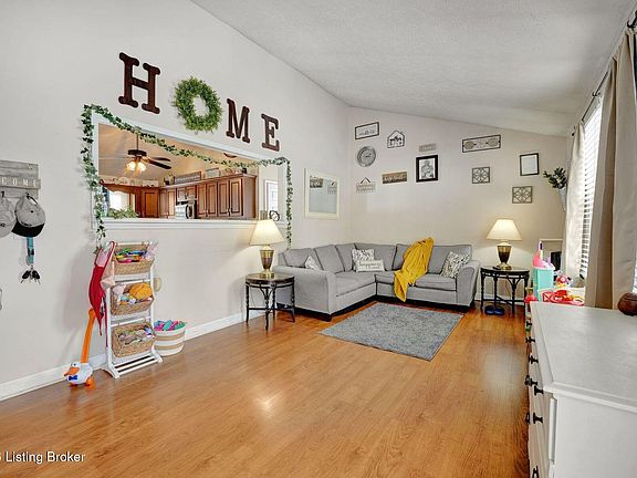 4th image of 2205 Elmcrest Dr