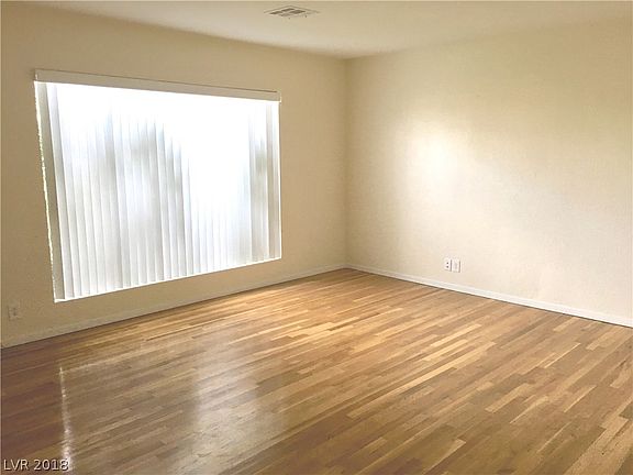 4th image of 912 E Hassett Ave