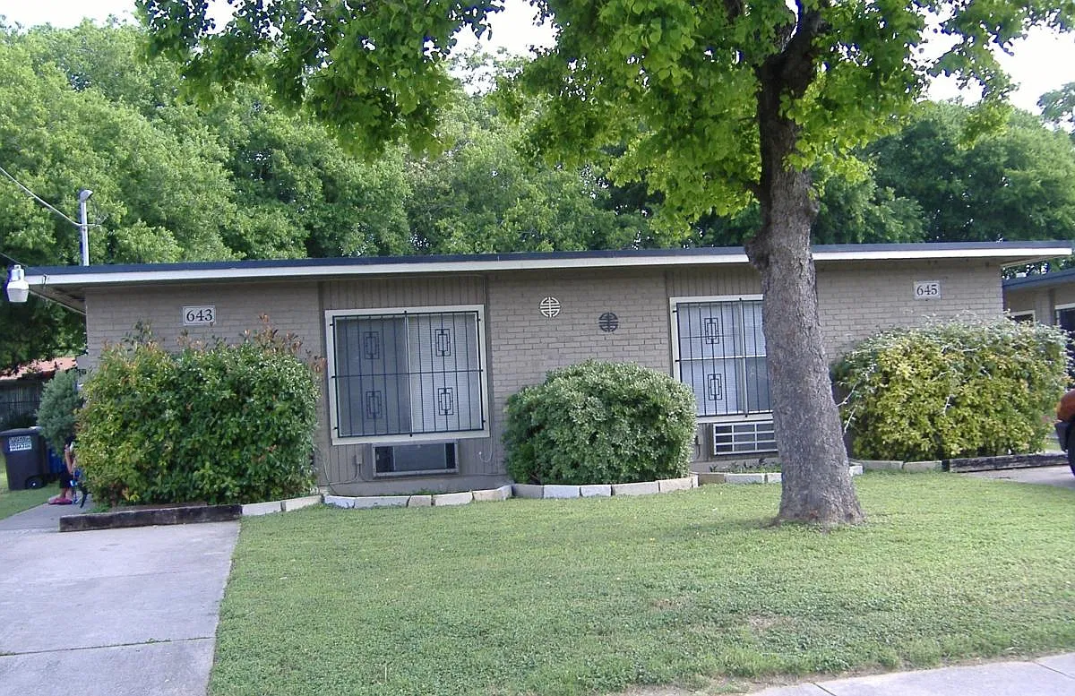 2 bed, 740 sqft, $825 — Photo 1