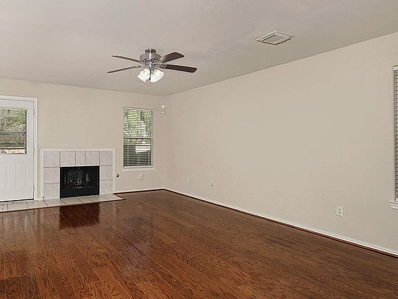 5th image of 15 Marble Rock Pl