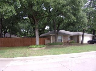 2111 Holt Rd, Arlington, TX 76006