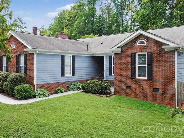 3515 Crescent Knoll Dr, Matthews, NC 28105