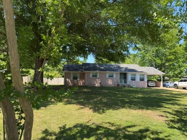 504 Franklin Dr, Paris, TN 38242