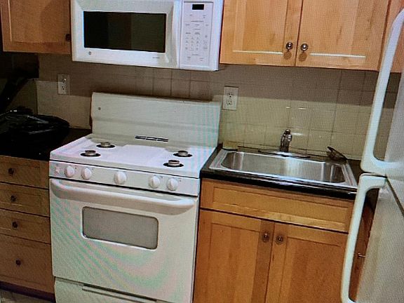 3rd image of 2980 Kennedy Blvd #2