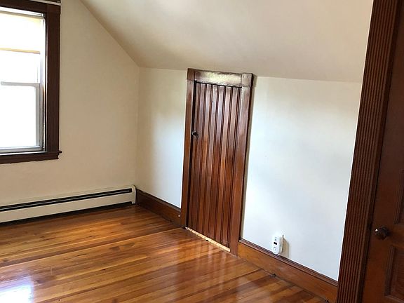 5th image of 11 S Walnut St #1