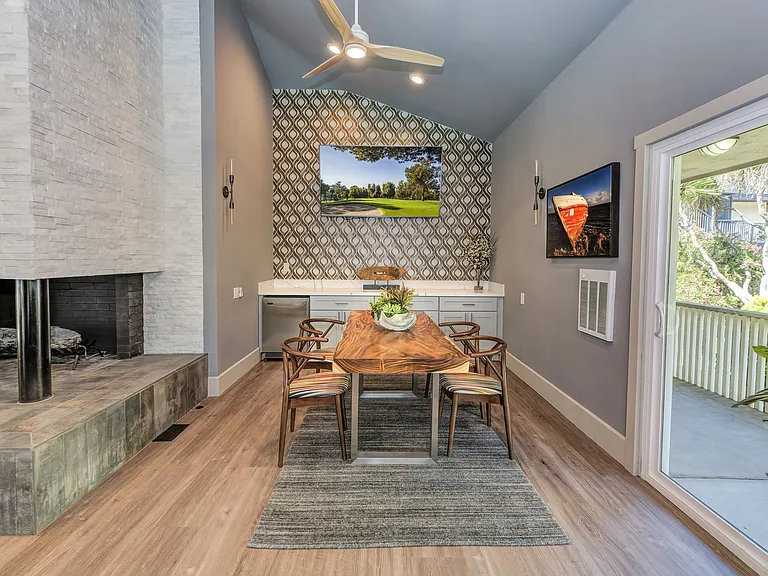 2465 Shoreline Dr — Photo 4