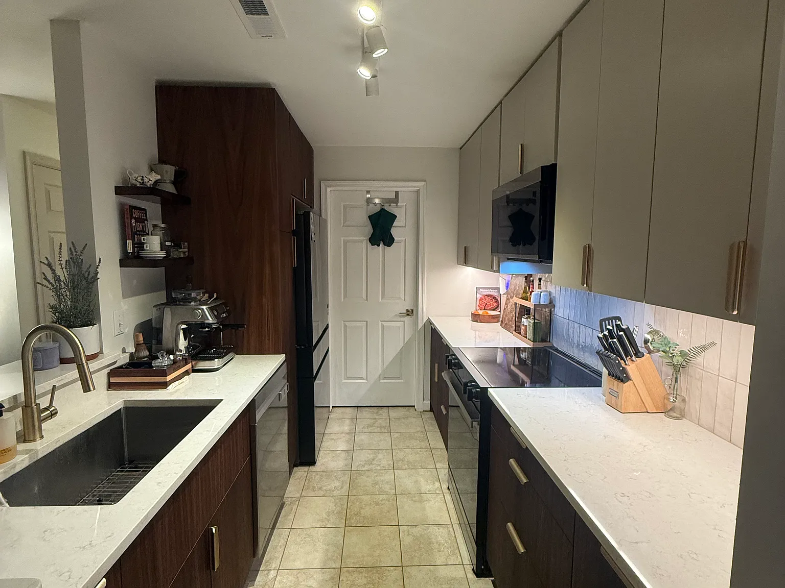 2 bed, 1079 sqft, $2,195 — Photo 4