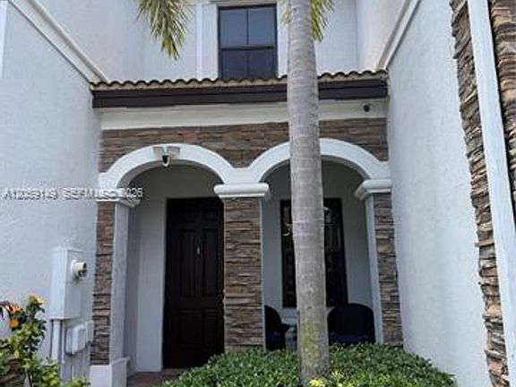 4th image of 11302 NW 88th Ter #Townhouse 11302