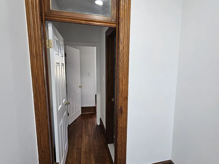 3d floor: entrance to rear bedroom and bathroom.