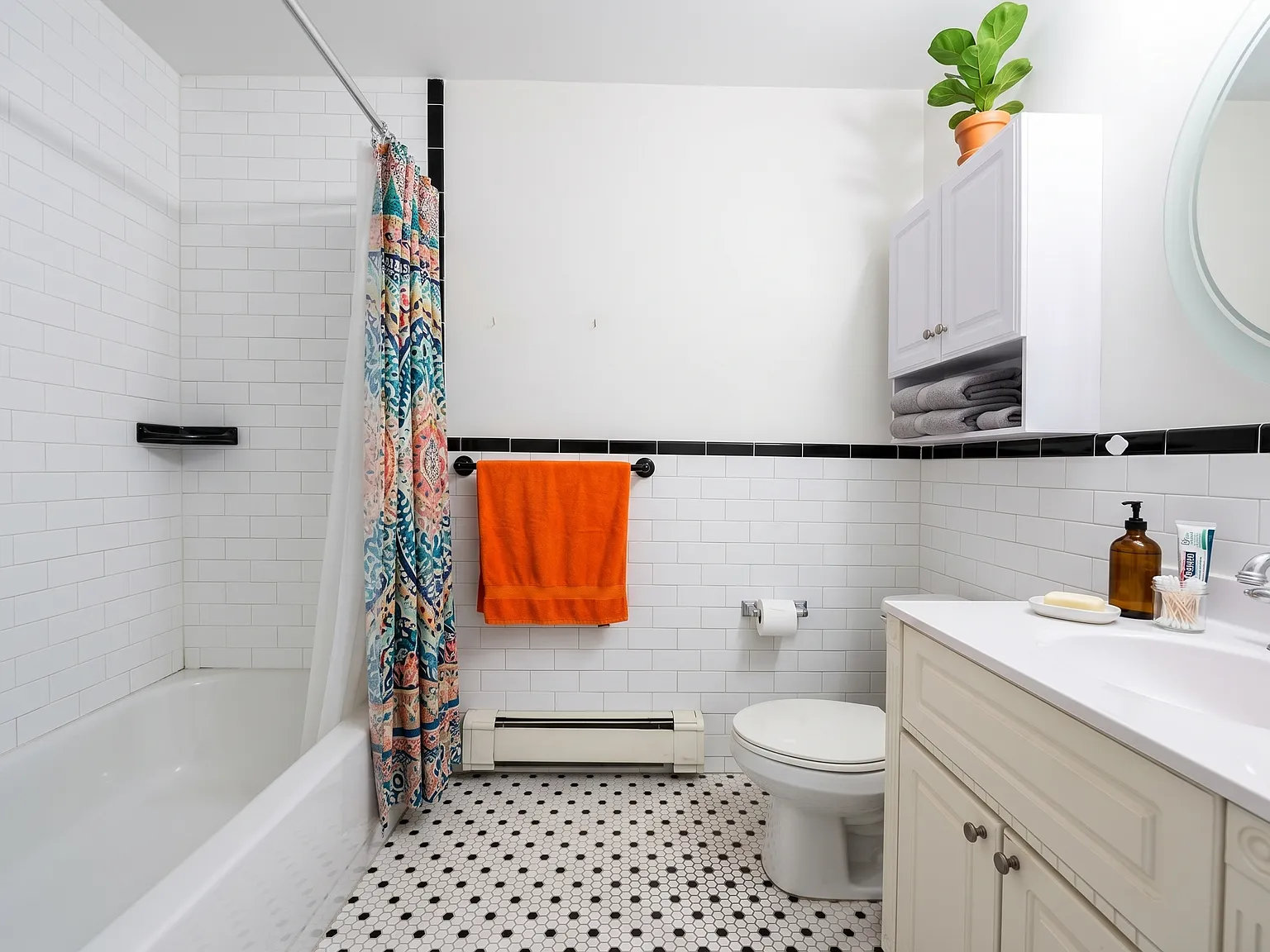 611 Grand Street — Photo 4