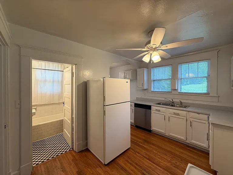 653 Wedgewood Ave #A — Photo 12