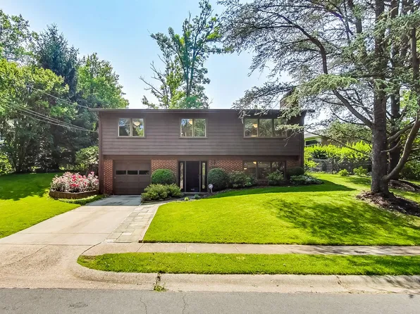 6515 E Halbert Rd, Bethesda, MD 20817