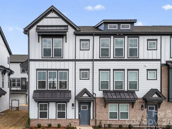 9452 Senator Royall Dr, Charlotte, NC 28262