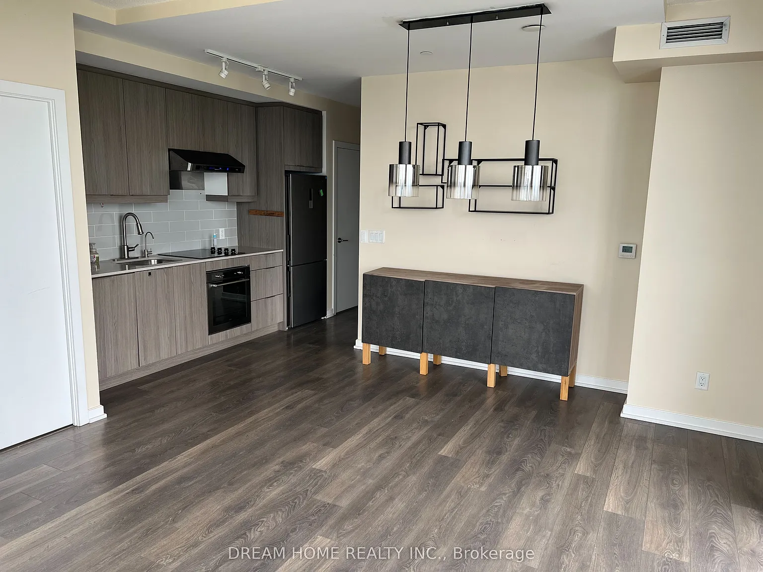 2 bed, $2,800 — Photo 1