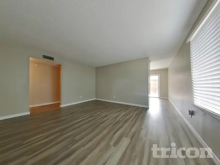 1205 E Grove Cir — Photo 2