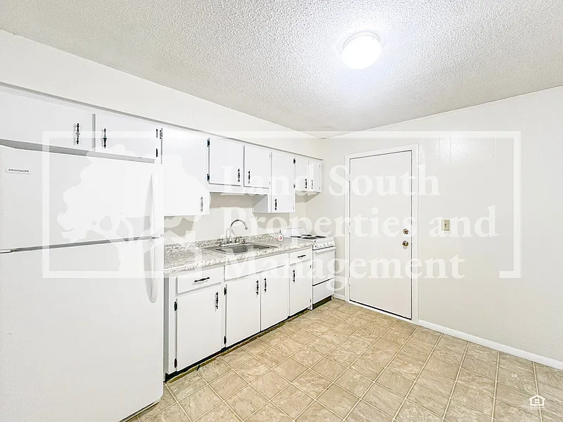 620 N Lake Ave — Photo 4