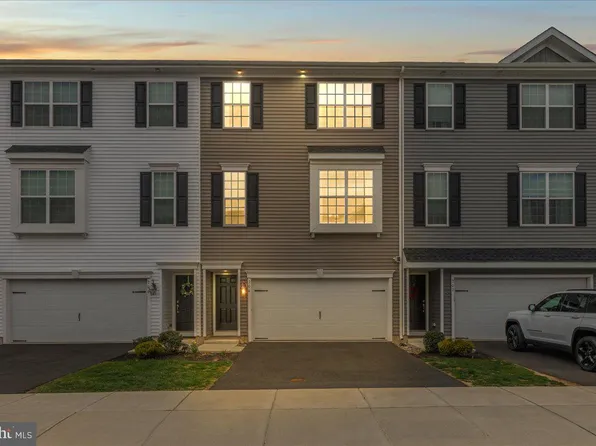 204 Pond View Ct, Quakertown, PA 18951