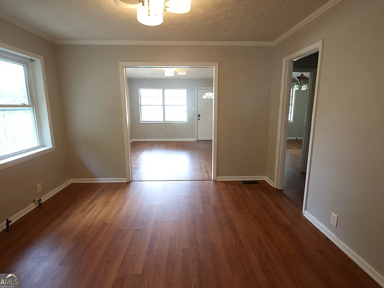 615 N Jefferson St NE — Photo 10
