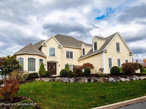 102 O'Connor Dr, Moosic, PA 18507