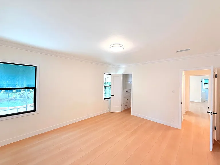 6130 Whitsett Avenue — Photo 19