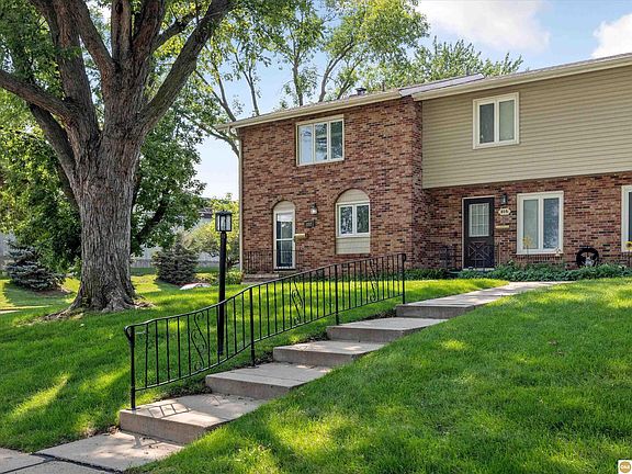 4th image of 802 N 121st St