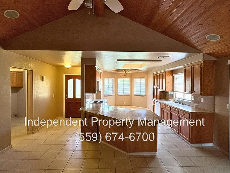 120 Prince Ln — Photo 3