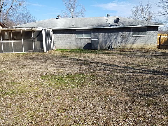 Fully fence backyard.Patio.