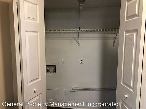 4th image of 4737 Victoria Dr