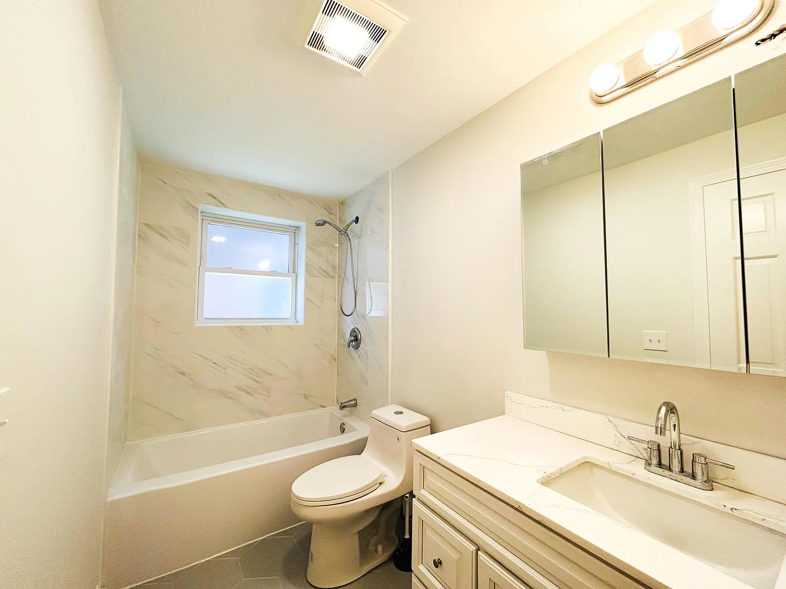 4 bed, 9999 sqft, $4,500 — Photo 4
