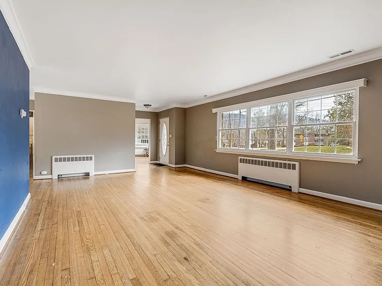 100 Lakeshore Dr — Photo 3