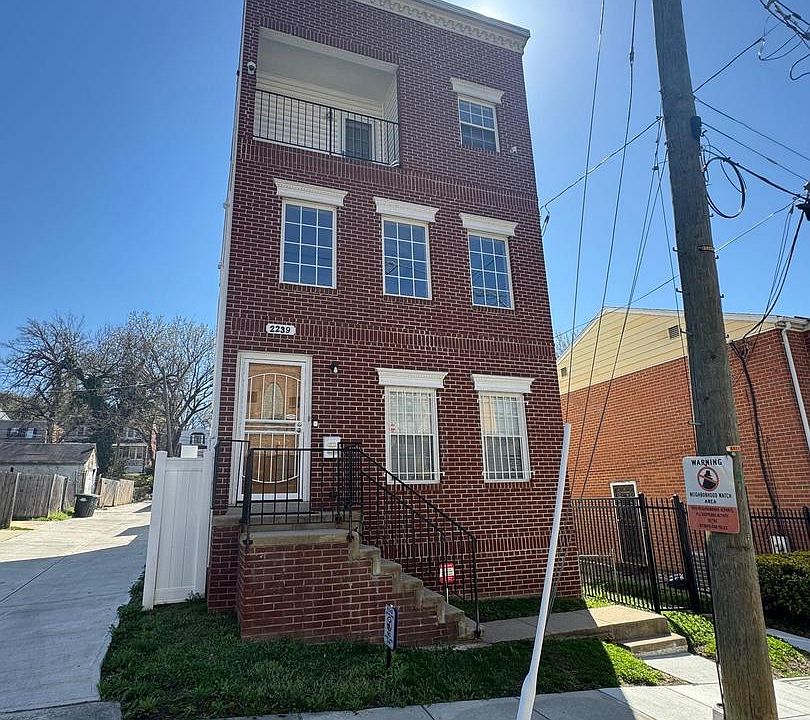 1st image of 2239 Ridge Pl SE