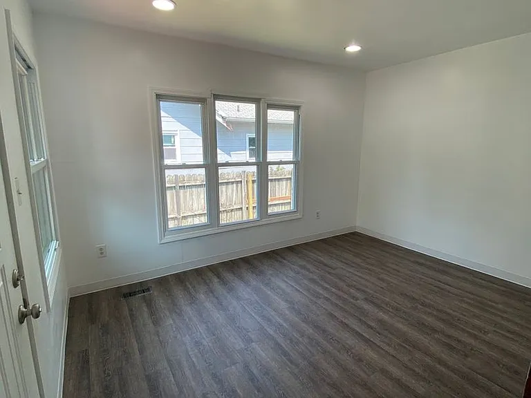 3101 Bowdoin St — Photo 2