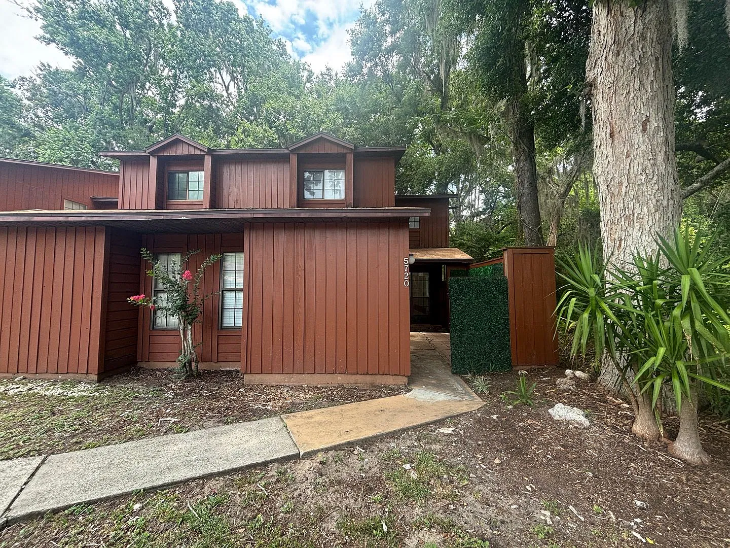 Must See Interior! Corner Unit! Beautifully Remodeled 3/3!! Great Price, Won't Last! — Photo 3
