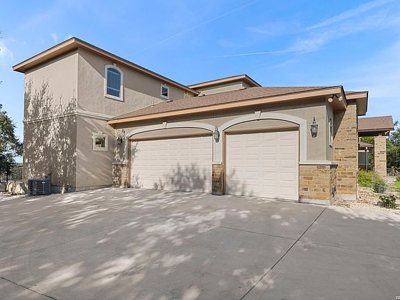 3rd image of 8 BRAEBURN CT