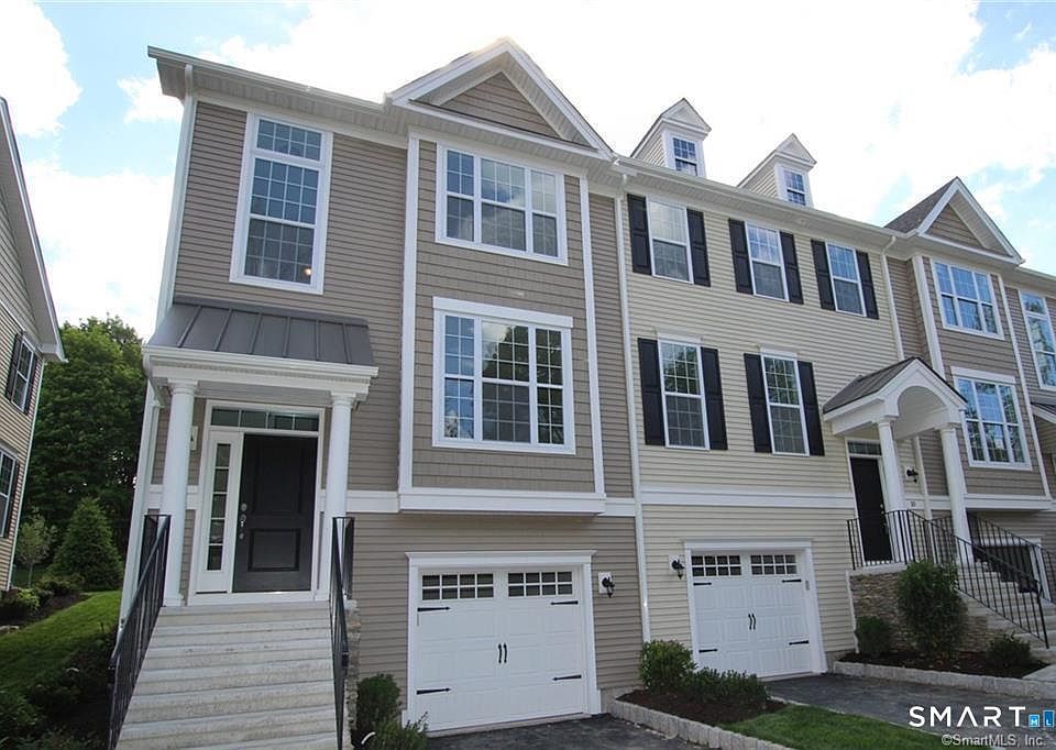 1st image of 10 Moorland Dr #10