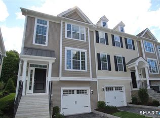 10 Moorland Dr #10, Danbury, CT 06810