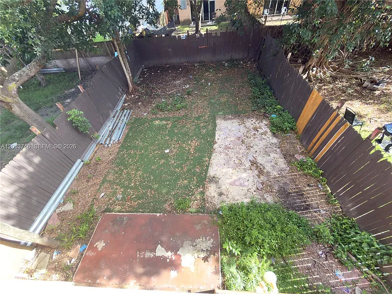 646 SW 7th Ter — Photo 15