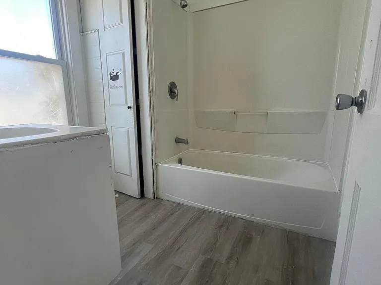 319 W Columbia Ter — Photo 4