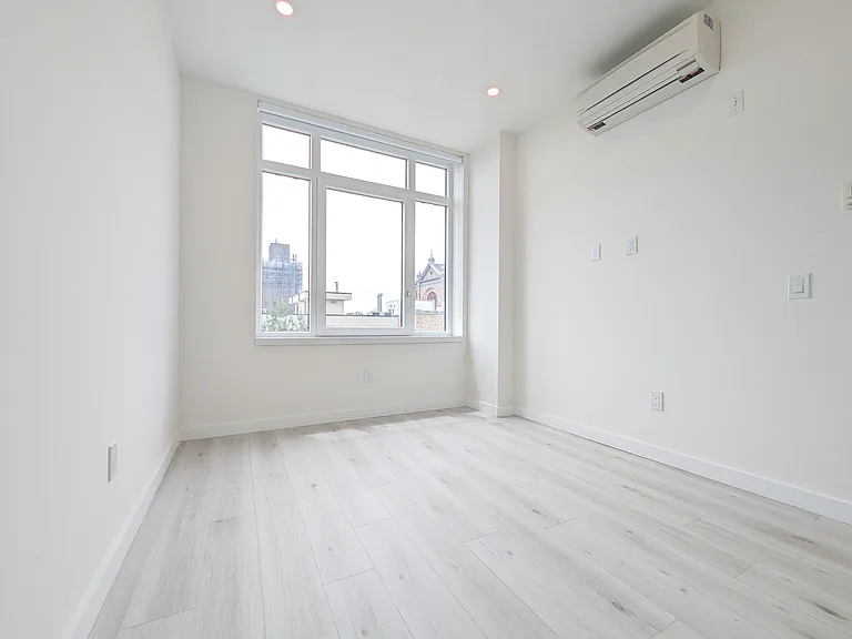 388 Vernon Ave #404 — Photo 10