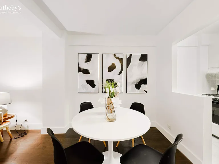 210 E 47th St #3C — Photo 7