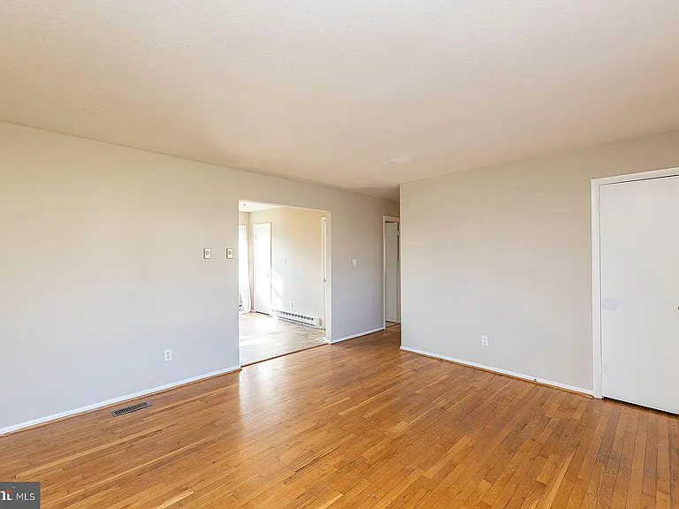 120 Meadowlark Ln — Photo 3