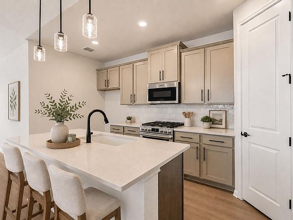 4th image of 139 Grand Canyon Way