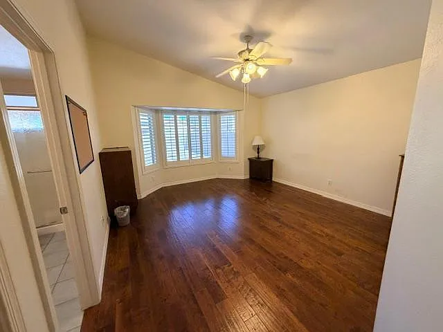 2560 S Vineyard — Photo 28