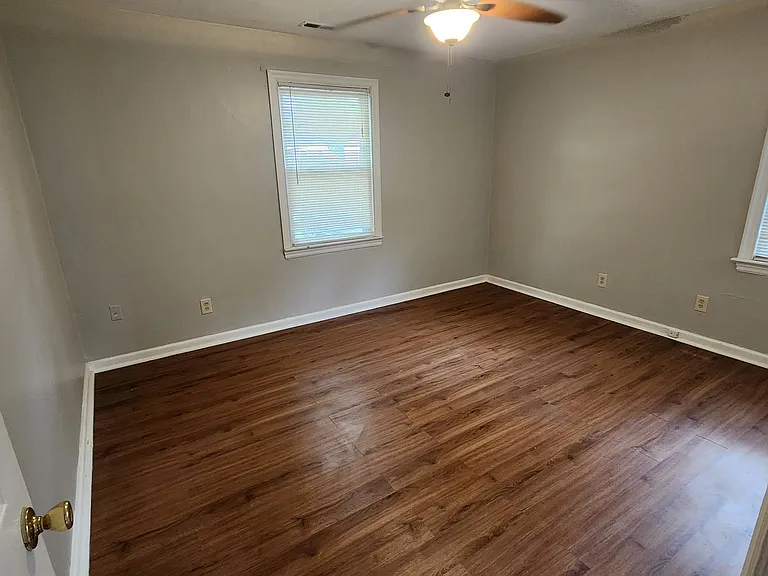 726 Grove St — Photo 4