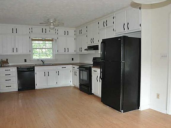 5th image of 1694 Moss Dr